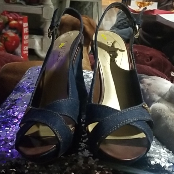 Guess - Picture 3 of 3